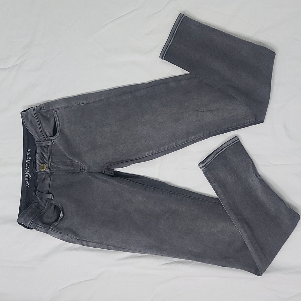 American Eagle Women's Gray Jeggins Jeans Distressed Wash.  size 2